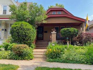 3218 N Newhall STREET, Milwaukee, WI 53211
