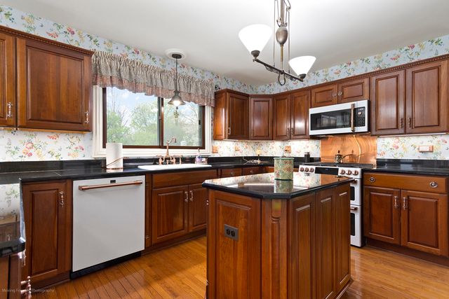 1660 Castillian Way, Mundelein, IL 60060