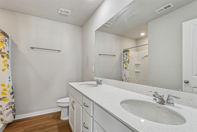 9732 Crowning Drive, West Des Moines, IA 50266