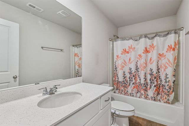 9732 Crowning Drive, West Des Moines, IA 50266