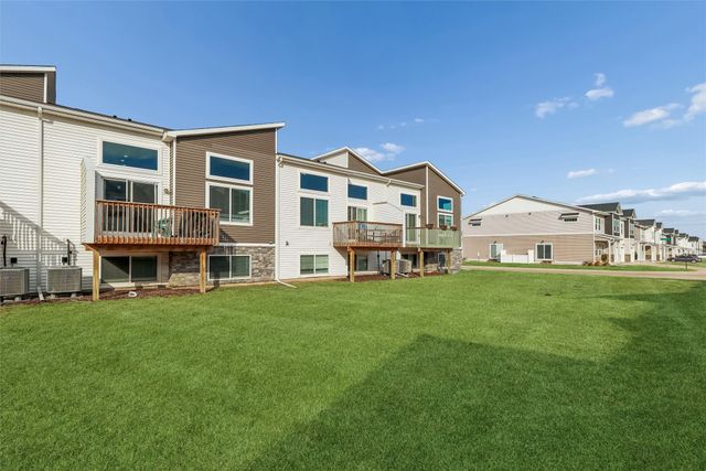 9732 Crowning Drive, West Des Moines, IA 50266