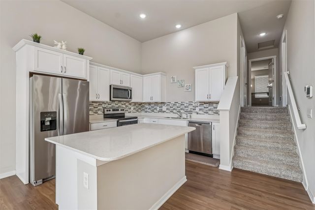 9732 Crowning Drive, West Des Moines, IA 50266