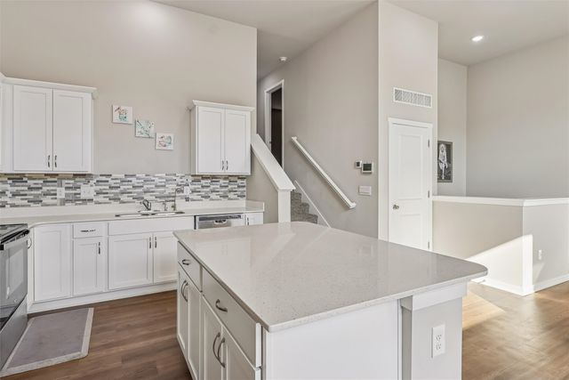 9732 Crowning Drive, West Des Moines, IA 50266