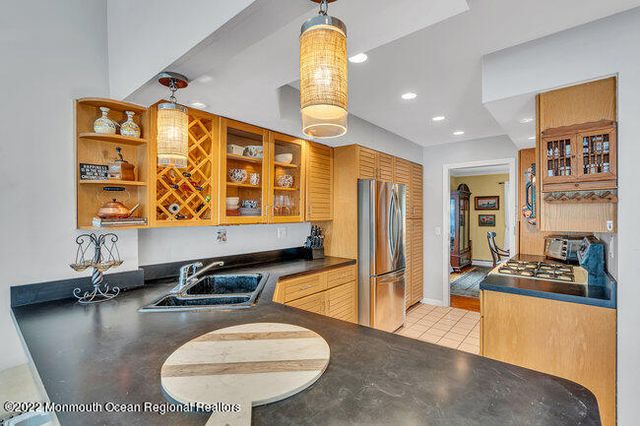 52 Morris Avenue, Manasquan, NJ 08736