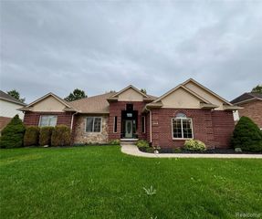 46991 Hidden River Circle, Canton, MI 48188
