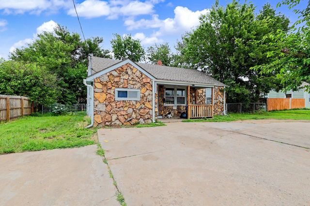 2210 S Seneca St, Wichita, KS 67213