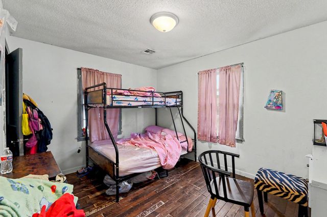 2210 S Seneca St, Wichita, KS 67213