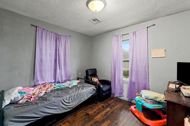2210 S Seneca St, Wichita, KS 67213