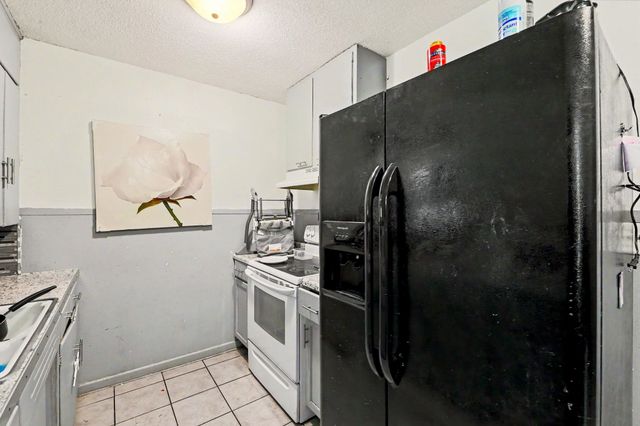 2210 S Seneca St, Wichita, KS 67213