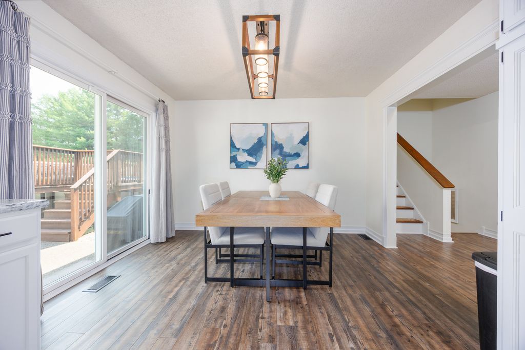 Image 13 of property listing at 520 Cottonwood Drive, Salem, IL 62881