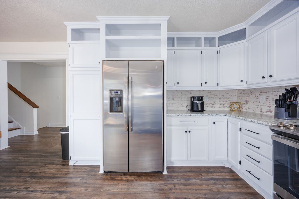 Image 17 of property listing at 520 Cottonwood Drive, Salem, IL 62881