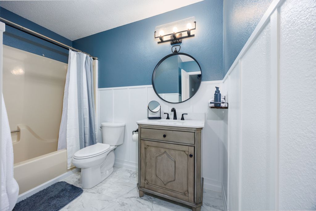Image 22 of property listing at 520 Cottonwood Drive, Salem, IL 62881
