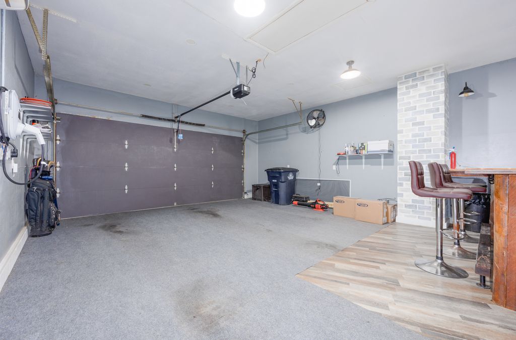 Image 32 of property listing at 520 Cottonwood Drive, Salem, IL 62881