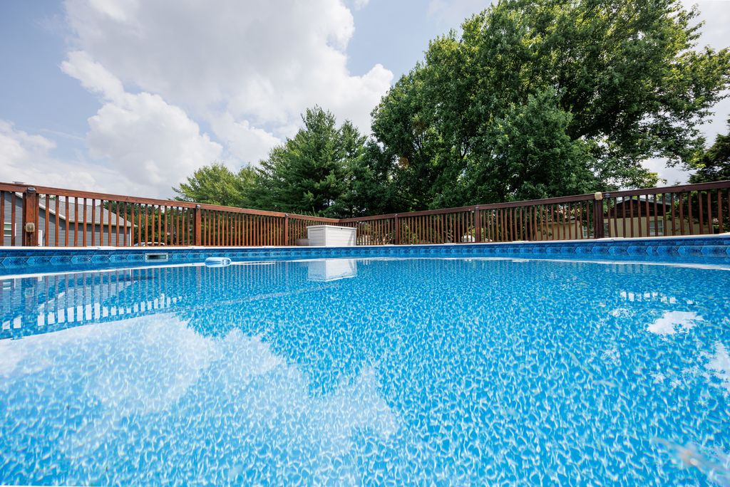 Image 7 of property listing at 520 Cottonwood Drive, Salem, IL 62881