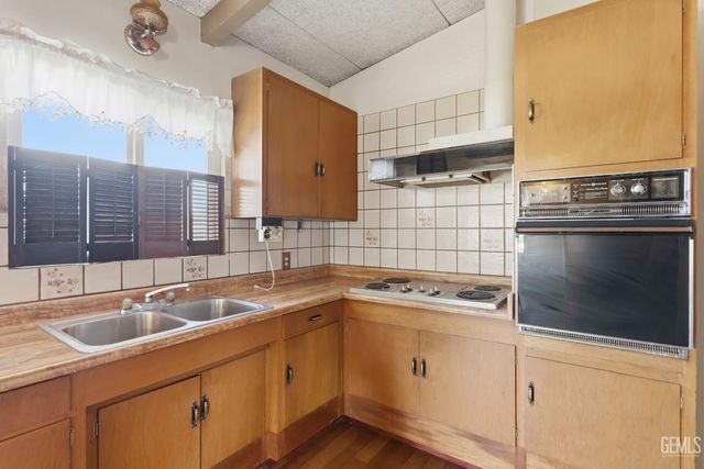 8608 Ponderosa Avenue, Bakersfield, CA 93306