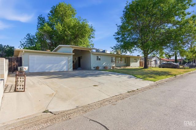 8608 Ponderosa Avenue, Bakersfield, CA 93306