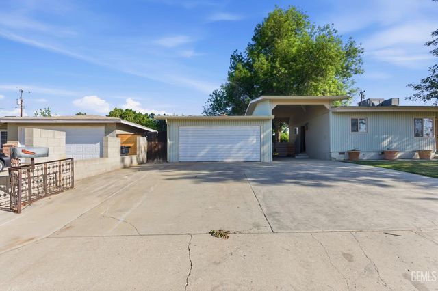8608 Ponderosa Avenue, Bakersfield, CA 93306