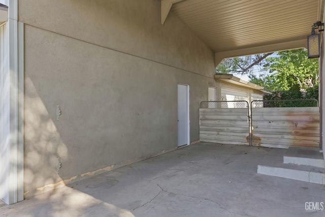 8608 Ponderosa Avenue, Bakersfield, CA 93306