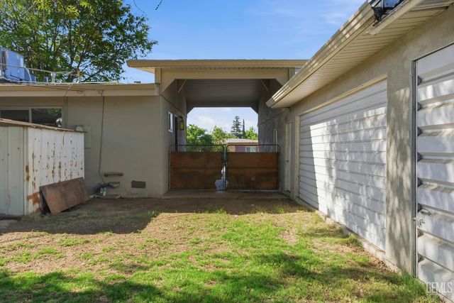 8608 Ponderosa Avenue, Bakersfield, CA 93306