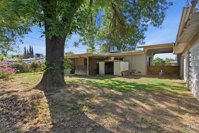 8608 Ponderosa Avenue, Bakersfield, CA 93306