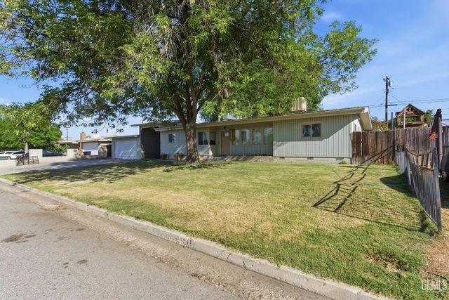 8608 Ponderosa Avenue, Bakersfield, CA 93306