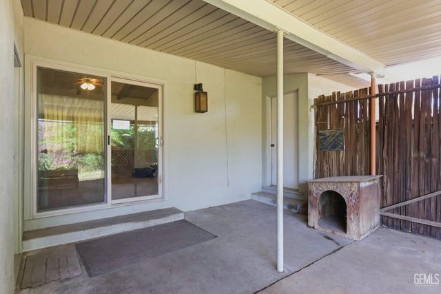 8608 Ponderosa Avenue, Bakersfield, CA 93306