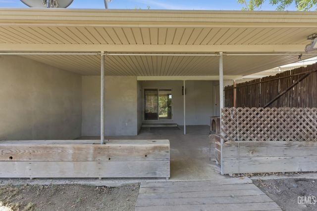 8608 Ponderosa Avenue, Bakersfield, CA 93306