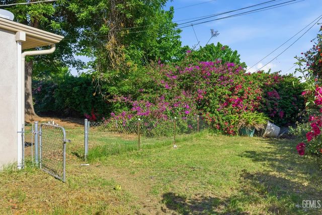 8608 Ponderosa Avenue, Bakersfield, CA 93306