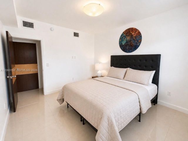 1027 94th St 4, Bay Harbor Islands, FL 33154