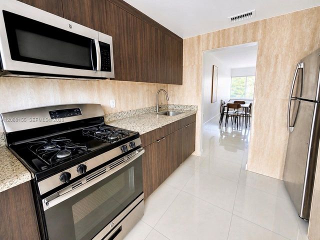 1027 94th St 4, Bay Harbor Islands, FL 33154