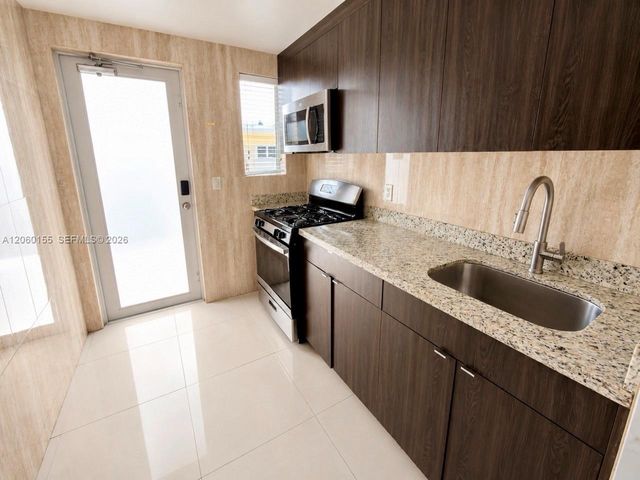 1027 94th St 4, Bay Harbor Islands, FL 33154