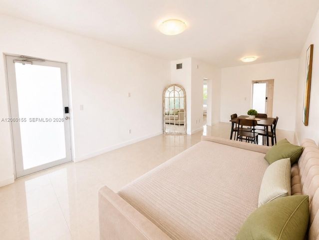1027 94th St 4, Bay Harbor Islands, FL 33154