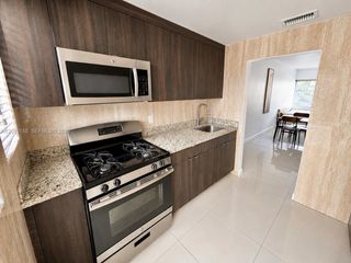 1027 94th St 4, Bay Harbor Islands, FL 33154