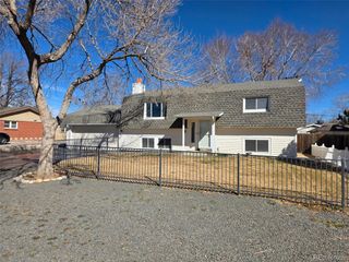 1770 Bahama St, Aurora, CO 80011