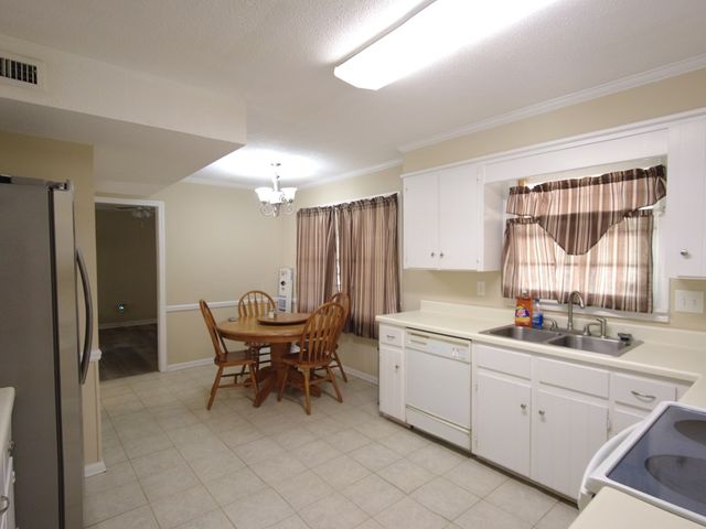 107 Shawnee Ct, Dothan, AL 36303