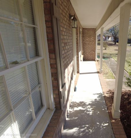 107 Shawnee Ct, Dothan, AL 36303