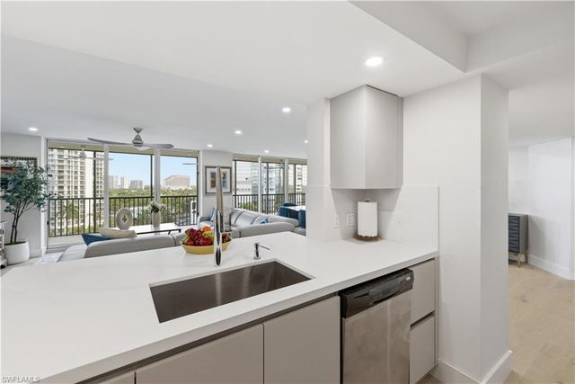 4651 Gulf Shore BLVD N # 805, Naples, FL 34103