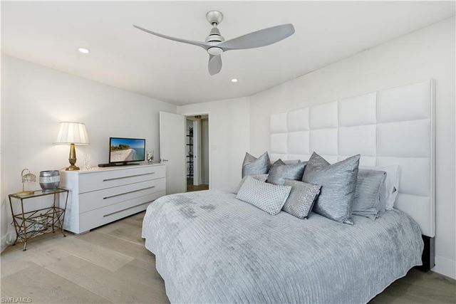 4651 Gulf Shore BLVD N # 805, Naples, FL 34103