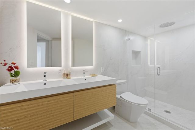 4651 Gulf Shore BLVD N # 805, Naples, FL 34103