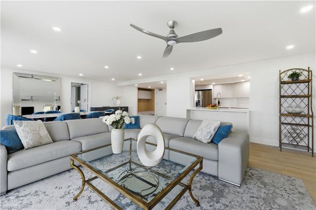 4651 Gulf Shore BLVD N # 805, Naples, FL 34103