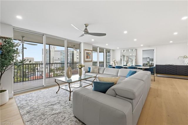 4651 Gulf Shore BLVD N # 805, Naples, FL 34103