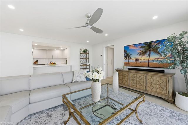 4651 Gulf Shore BLVD N # 805, Naples, FL 34103