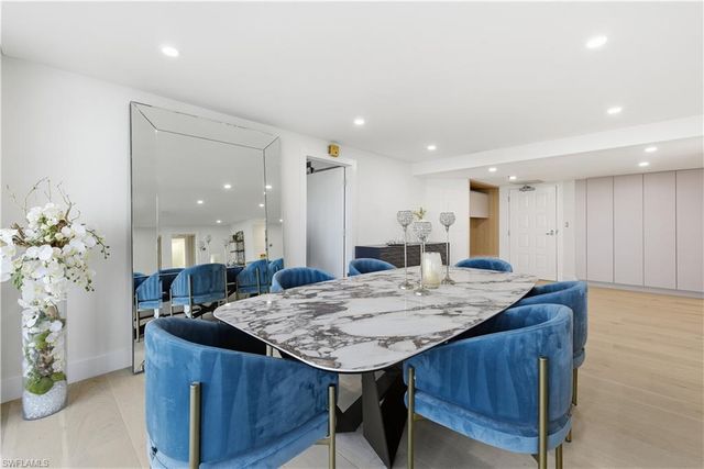 4651 Gulf Shore BLVD N # 805, Naples, FL 34103