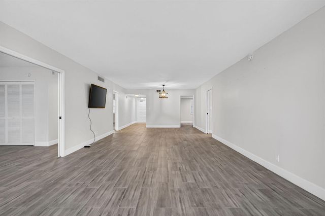 545 Oaks Lane 409, Pompano Beach, FL 33069