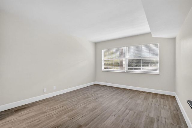 545 Oaks Lane 409, Pompano Beach, FL 33069