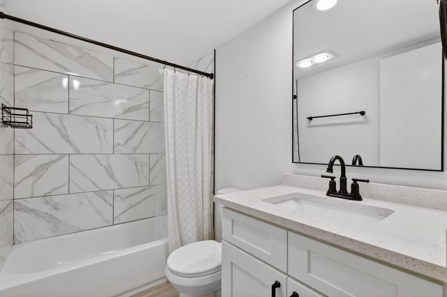 545 Oaks Lane 409, Pompano Beach, FL 33069