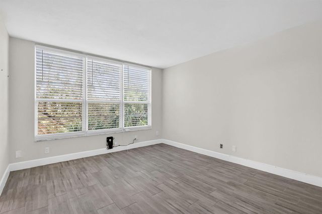 545 Oaks Lane 409, Pompano Beach, FL 33069