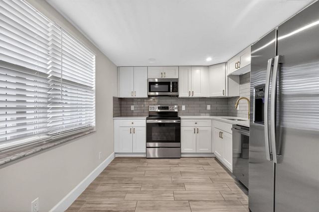 545 Oaks Lane 409, Pompano Beach, FL 33069
