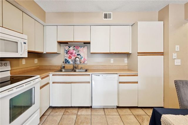 6813 NW MOKANE Avenue, Kansas City, MO 64151