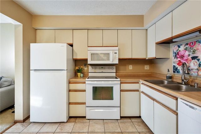 6813 NW MOKANE Avenue, Kansas City, MO 64151